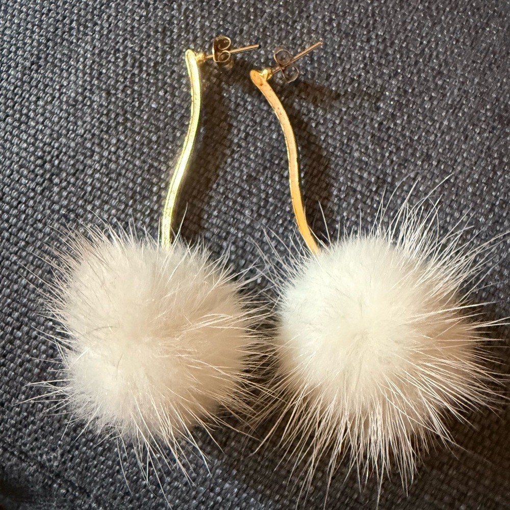 NWOT Genuine White Mink Pom Pom Dangling Gold-Tone Post Earrings. - Picture 4 of 5